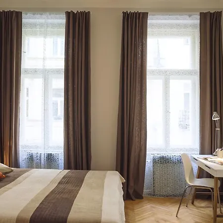 Modern Zlatnicka 8 アパート